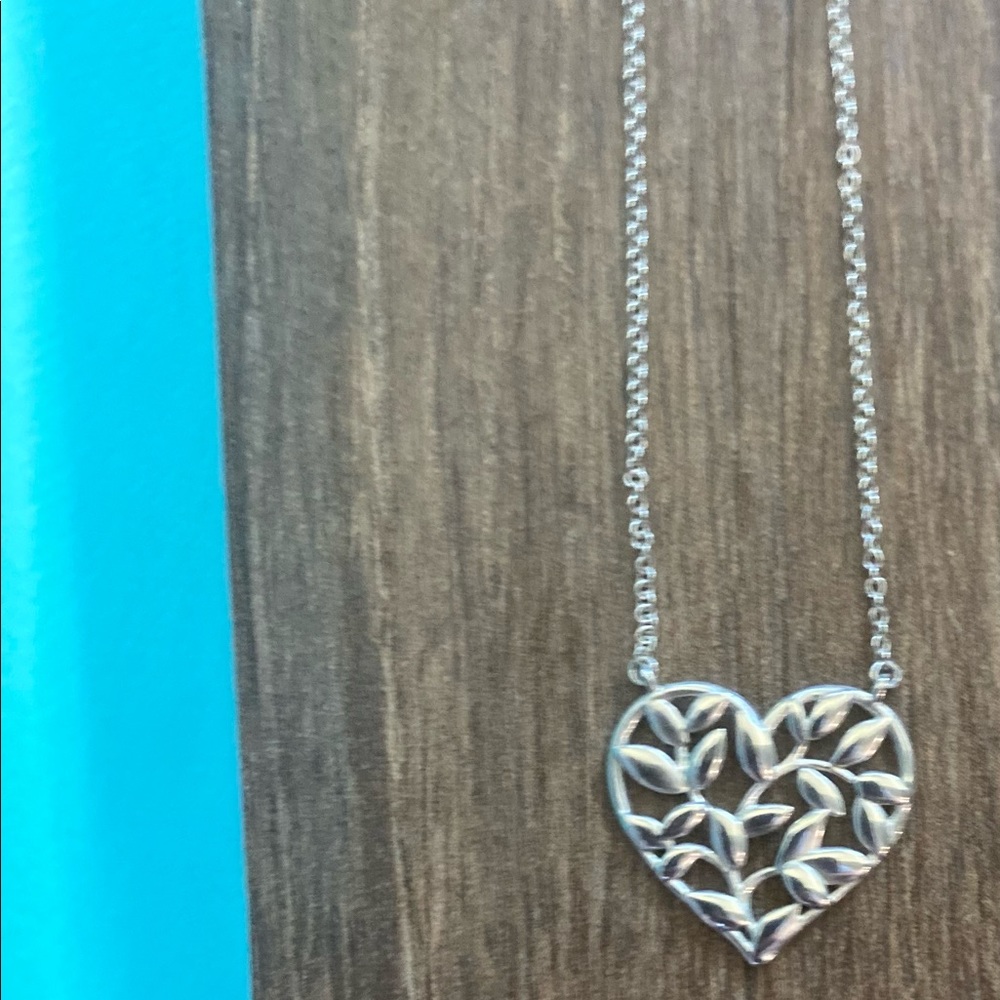 LIKE NEW! Tiffany & Co. Paloma Picasso Olive Leaf Heart Sterling Silver Necklace - Picture 4 of 10